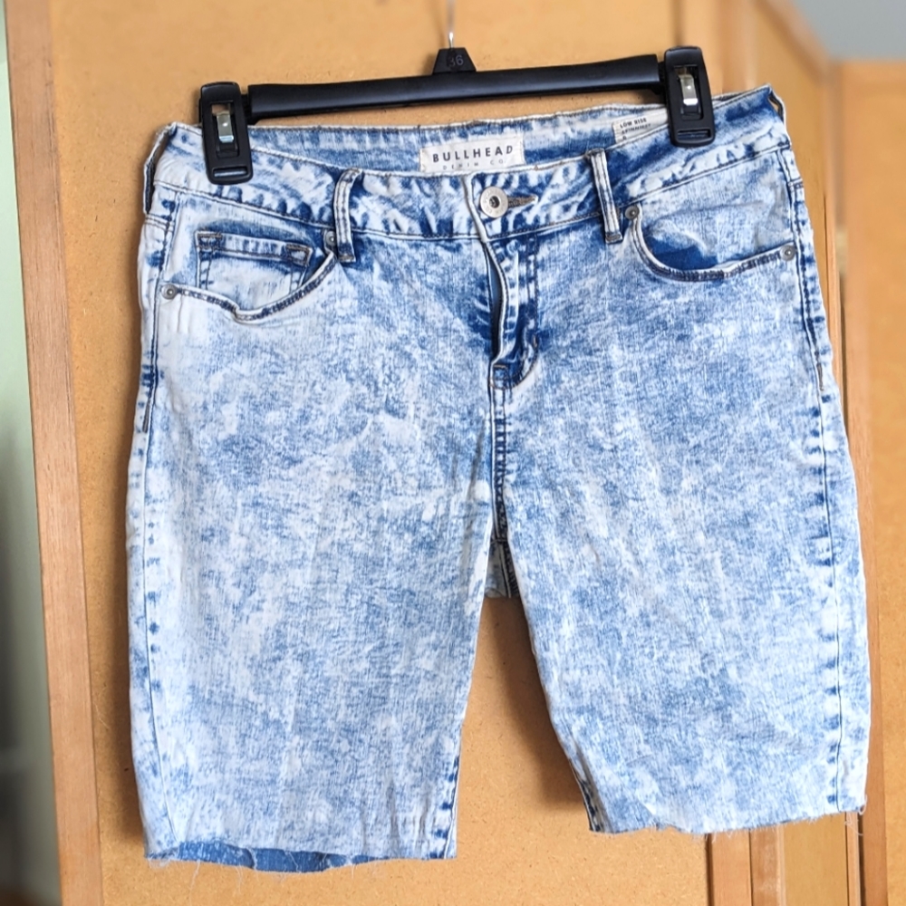 🌊 Bullhead Acid Wash custom cutoff shorts - mid thigh